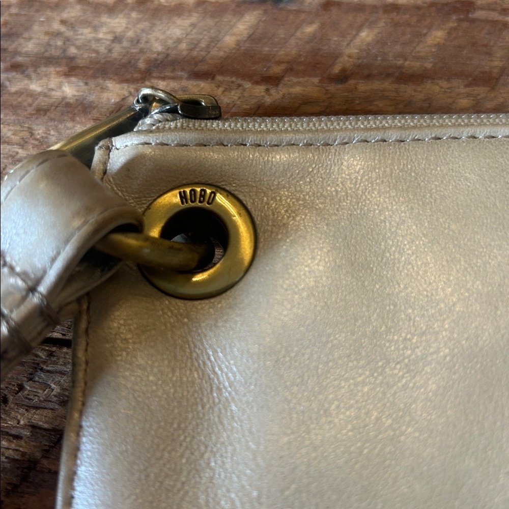 Hobo Vida Leather Wristlet - Picture 3 of 6